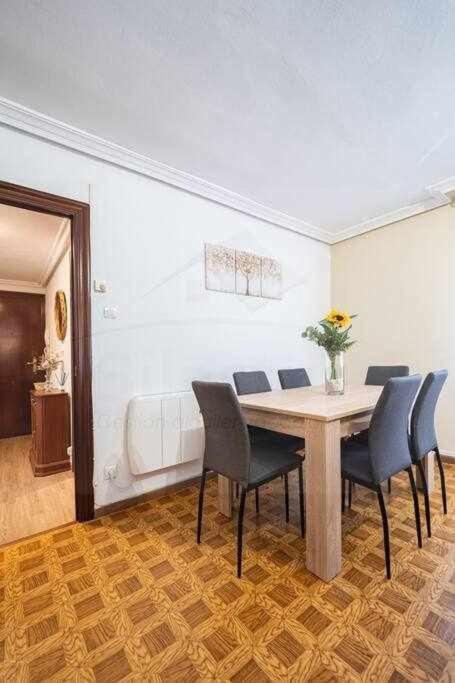 El Llar Del Gueelu Lägenhet Gijón Exteriör bild